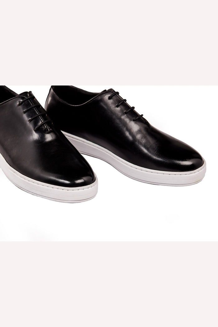 CASUAL LEATHER SNEAKERS IN BLACK