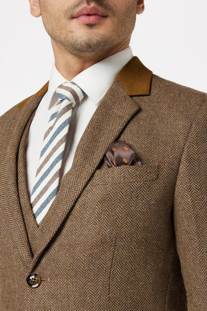 HERRINGBONE TWEED SUIT IN TAN