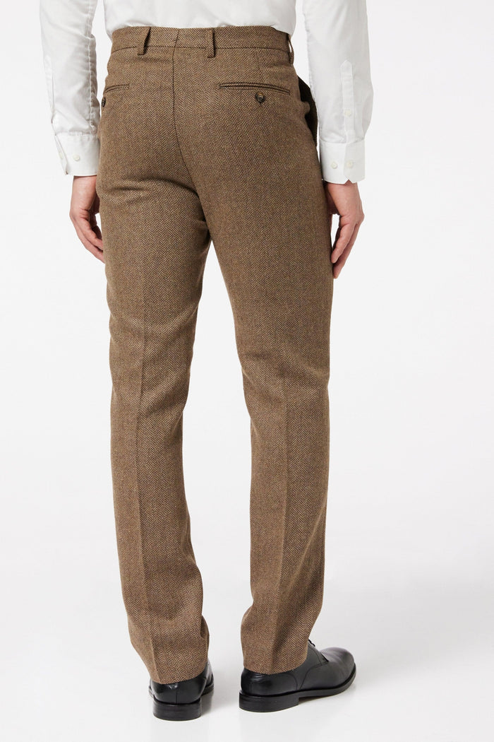 HERRINGBONE TWEED SUIT IN TAN