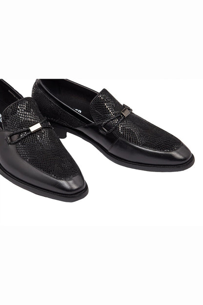 BLACK LEATHER PRINTED LOAFERS