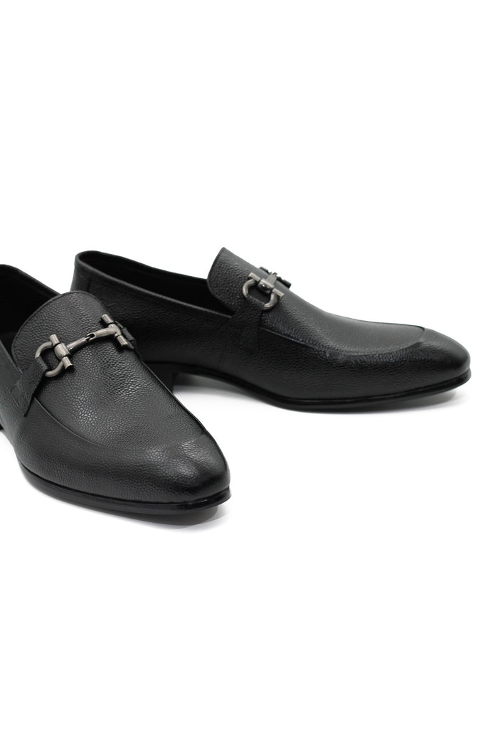 BLACK LEATHER SNAFLE BIT BUCKLE LOAFERS