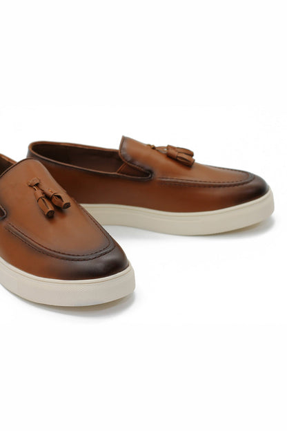 CASUAL FAUX LEATHER SNEAKERS WITH TASSELS