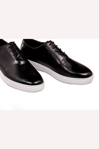 CASUAL LEATHER SNEAKERS IN BLACK