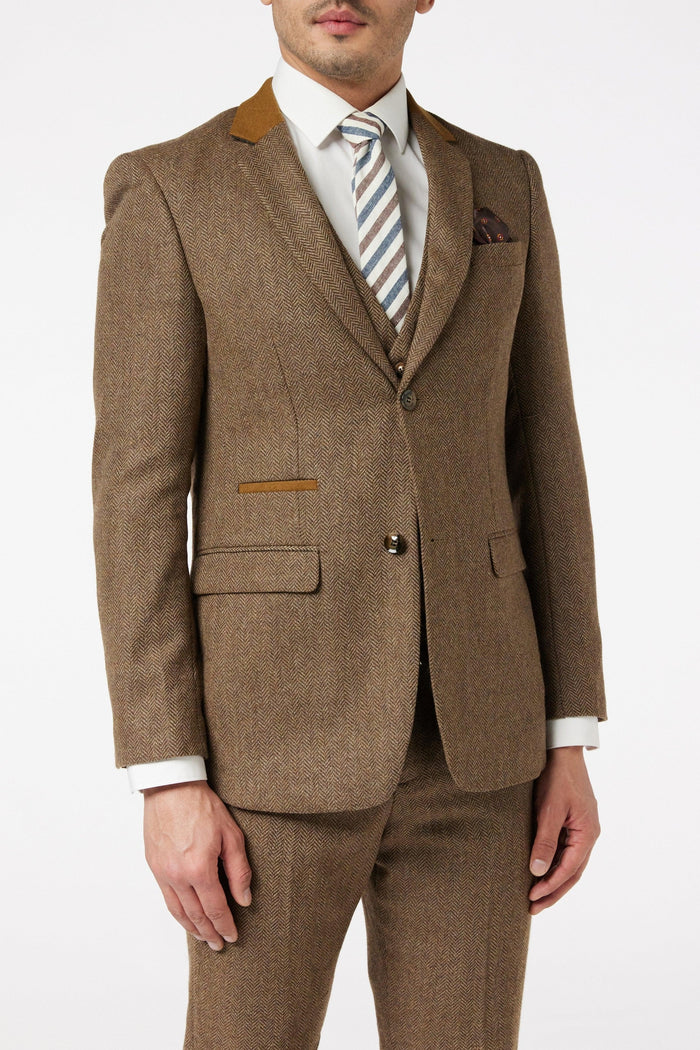 HERRINGBONE TWEED SUIT IN TAN