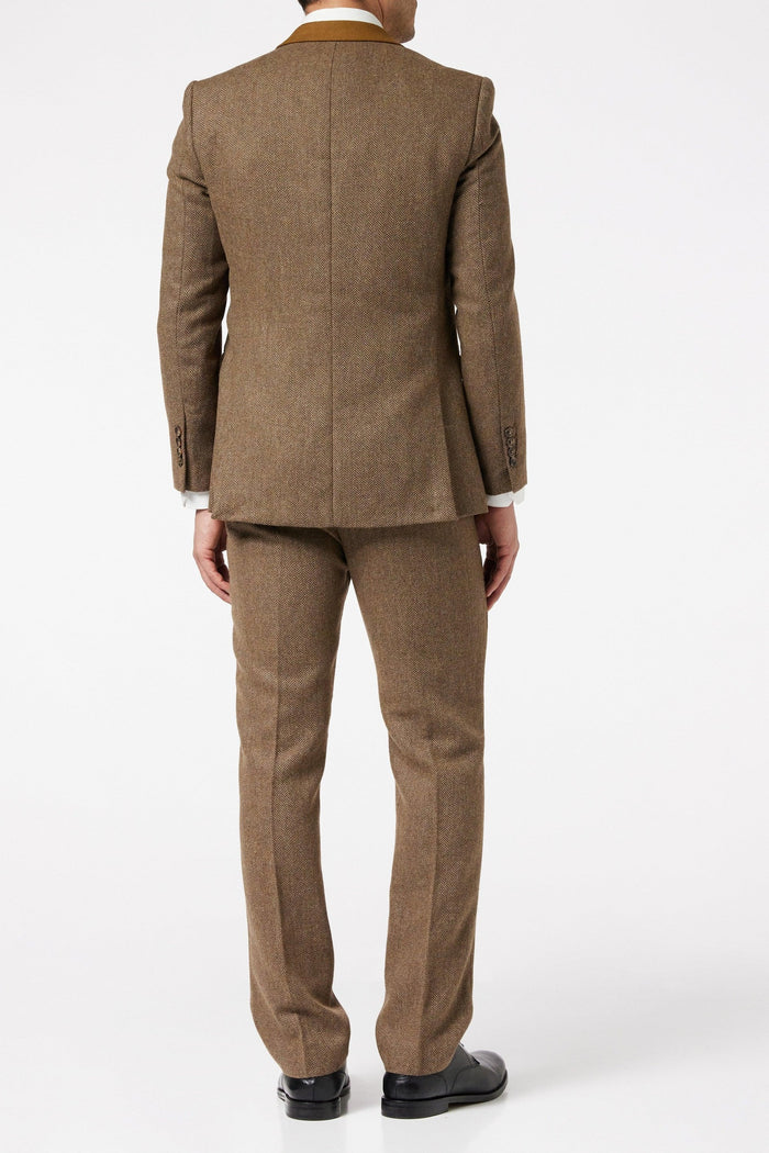 HERRINGBONE TWEED SUIT IN TAN