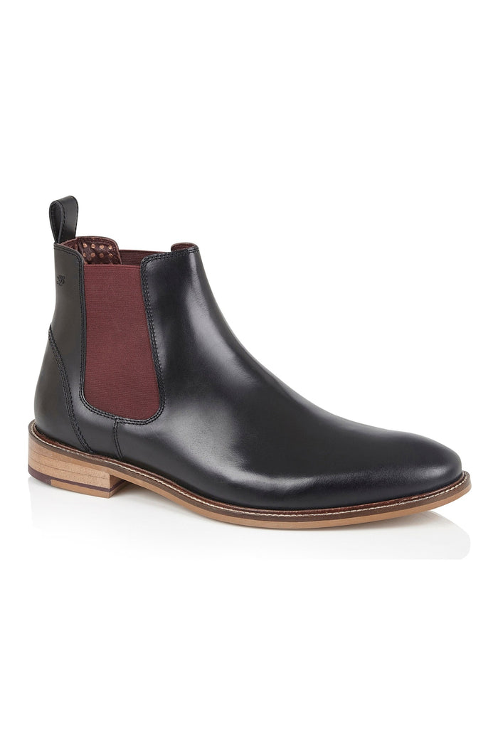 LEATHER CHELSEA BOOTS IN BLACK